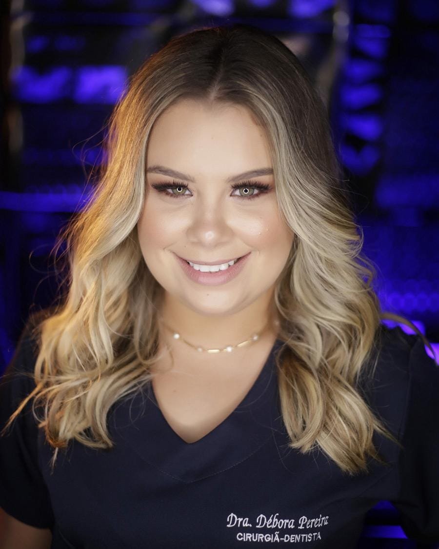 Dra. Débora Pereira